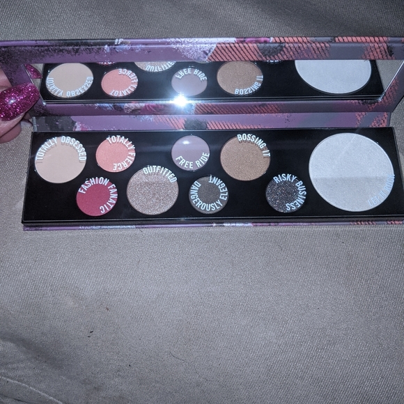 M.A.C Risk Taker pallet - Picture 1 of 3